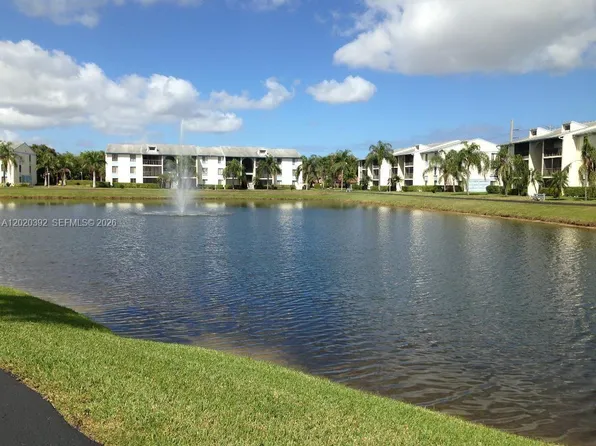 1106 Green Pine Blvd APT E3, West Palm Beach, FL 33409