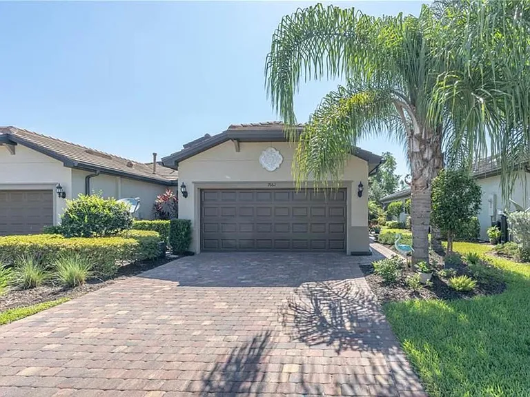 7662 Jacaranda Ln — Photo 19