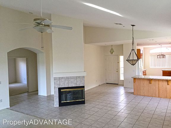 3rd image of 722 Bel Air Dr W