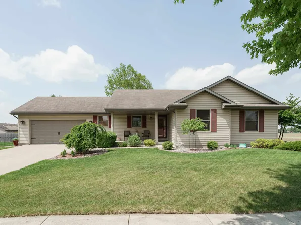 1615 Alpine Dr, Janesville, WI 53546