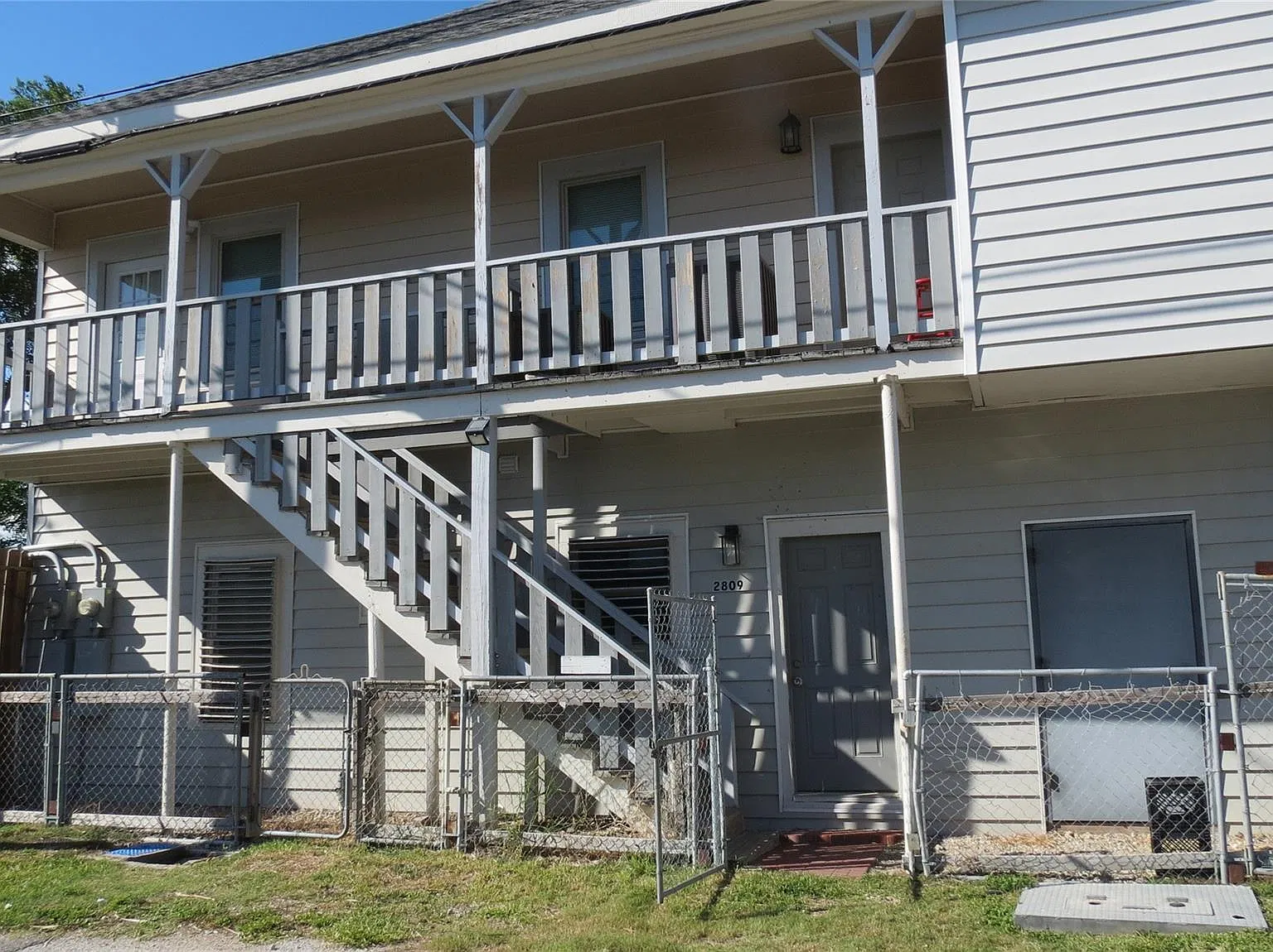 2 bed, 1.0 bath, 3000 sqft, $1,200 — Photo 1