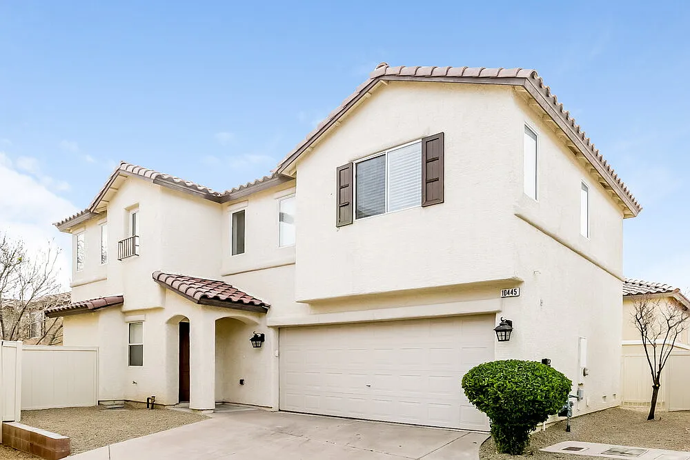 3 bed, 2.5 bath, 1398 sqft, $2,070 — Photo 1