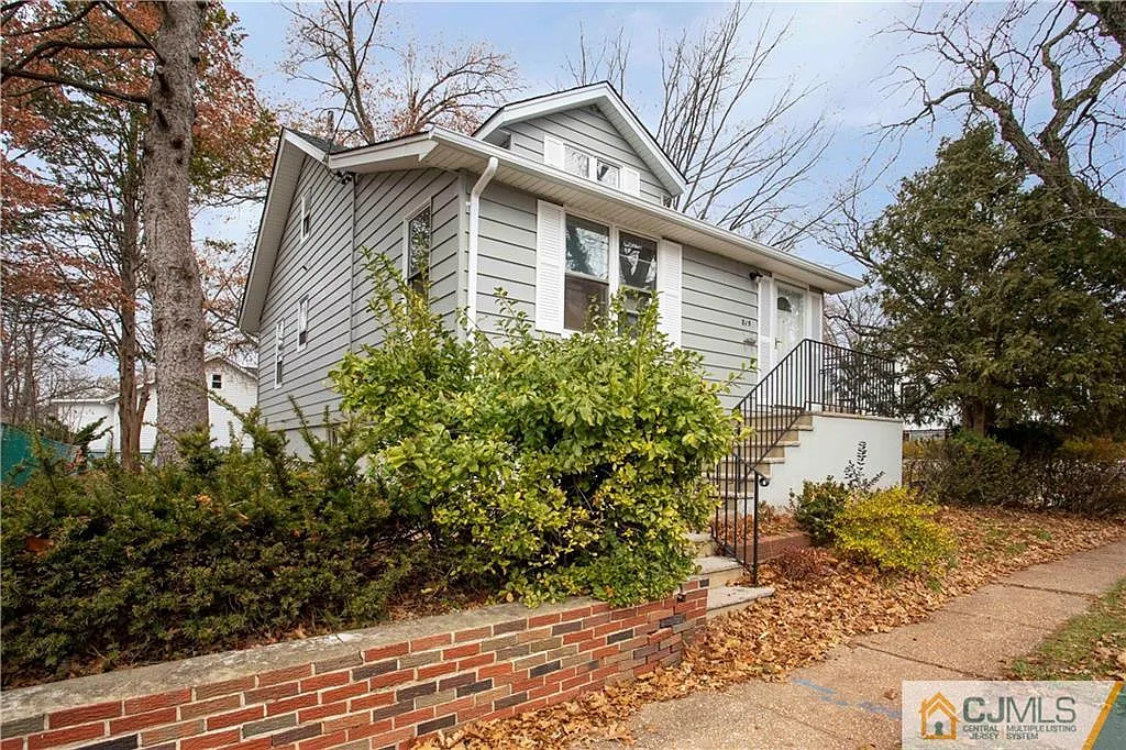 815 Eden Ave photo 1