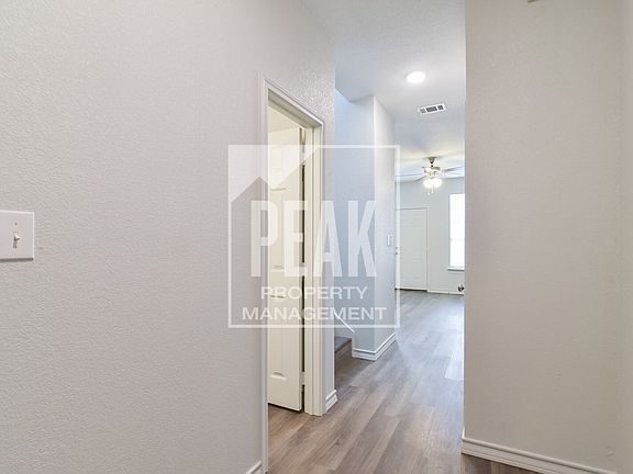 4th image of 1810 Bessie St