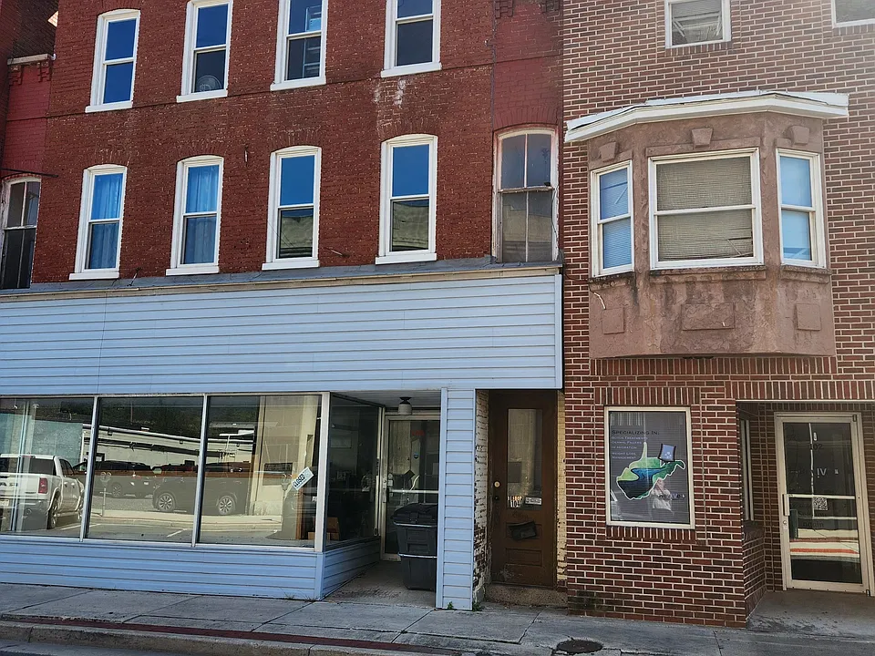104 N Main St