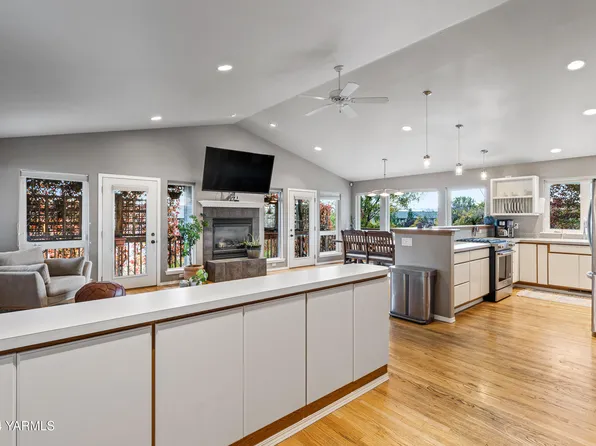 806 Pickens Rd, Yakima, WA 98908