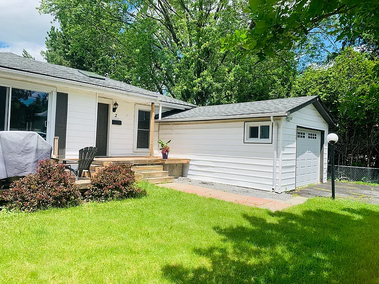 2 Cynthia St — Photo 2