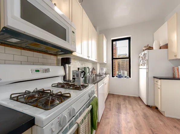 36 Clark Street image 3 of 10