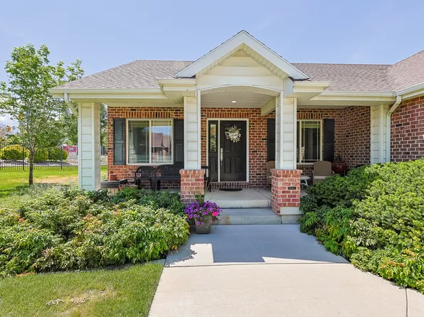 31 W Village Square Rd, Centerville, UT 84014
