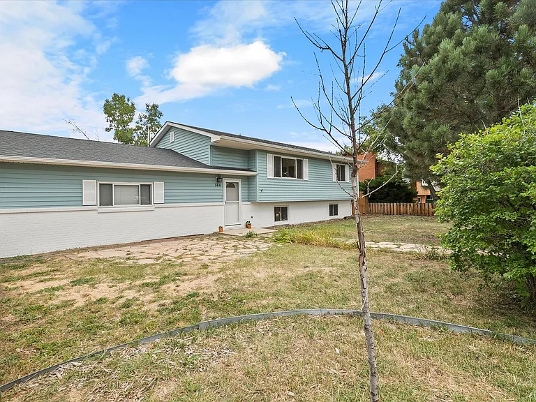 144 Franklyn Ave — Photo 4