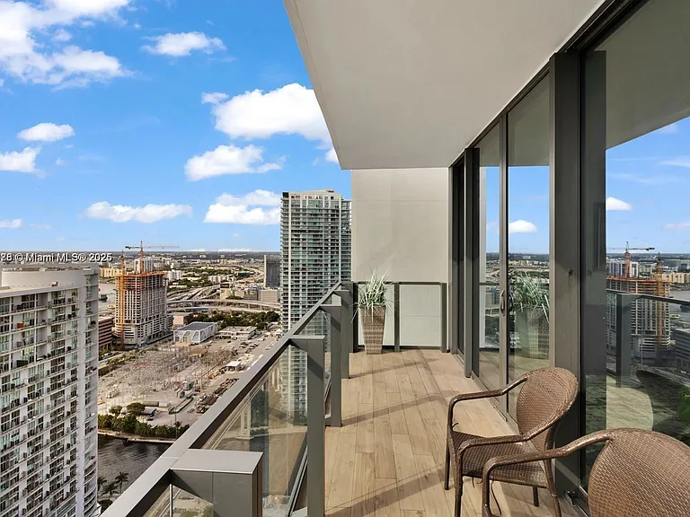 88 SW 7th St #3410 — Photo 10