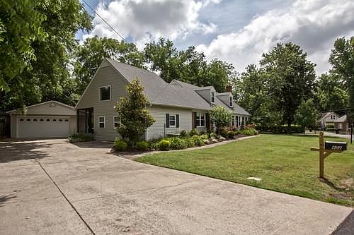 2nd image of 402 Kingwood Dr