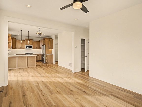 3rd image of 2925 Travis Ave