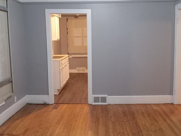 4th image of 16165A Lesure St