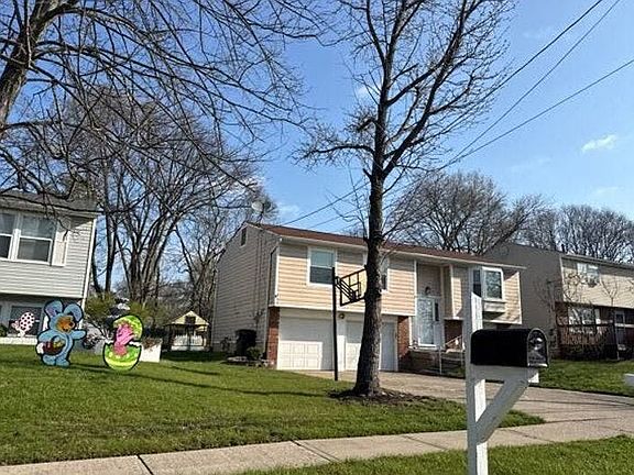 3rd image of 2792 Overdale Dr