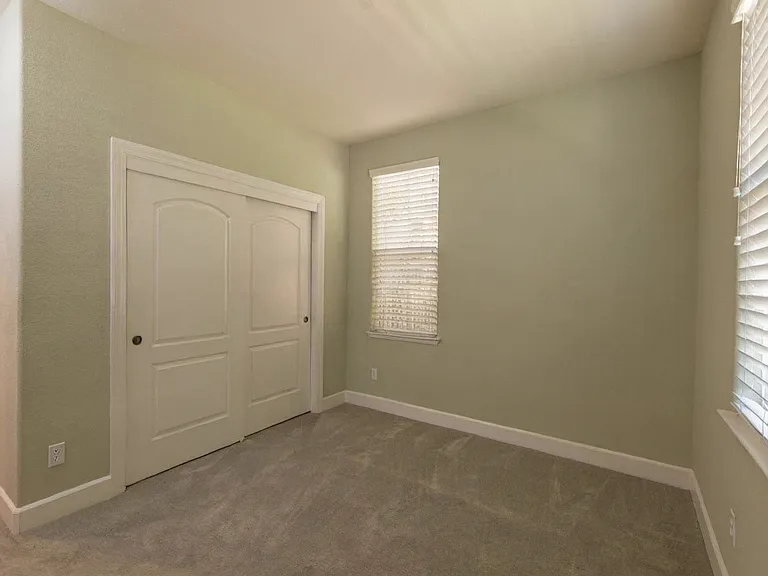 2168 Mornington Ln — Photo 16