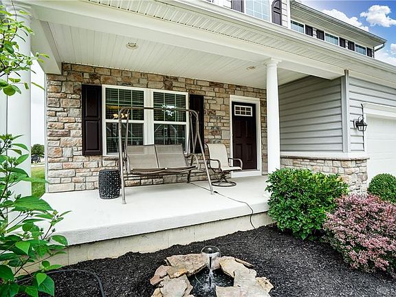 4th image of 462 Hyde Park Pl