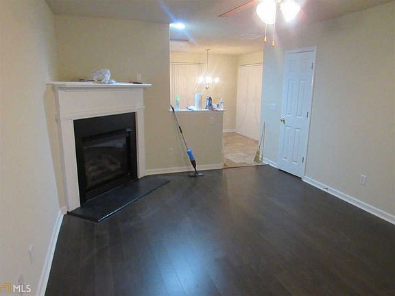 4th image of 211 London Dr