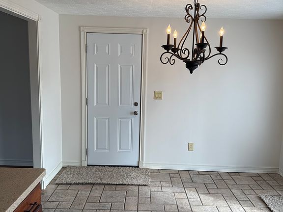 Dining Room connected to kitchen