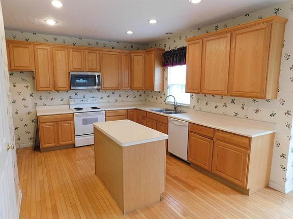4th image of 420 Cherry Hill Ln