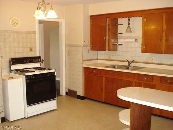 4th image of 2434 E 34th St