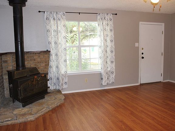 3rd image of 1646 Linda Lee Dr