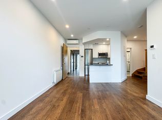 689 Leonard St #3A, Brooklyn, NY 11222
