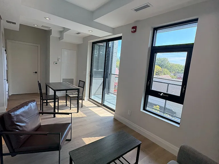 1000 Bathurst St #402 — Photo 6