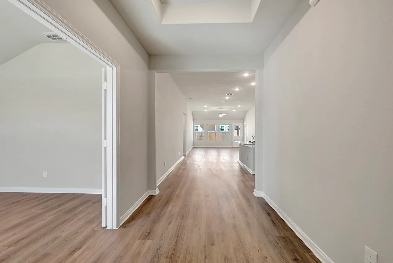 3 bed, 1697 sqft, $1,900 — Photo 2
