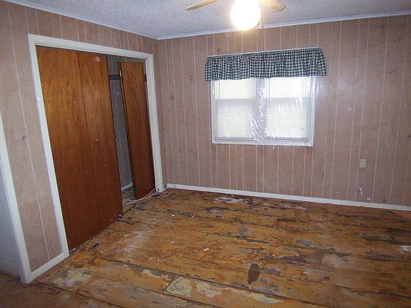 4th image of 2304 Villa Ave