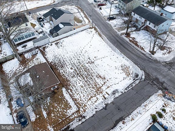 4th image of 302 Falcon Dr