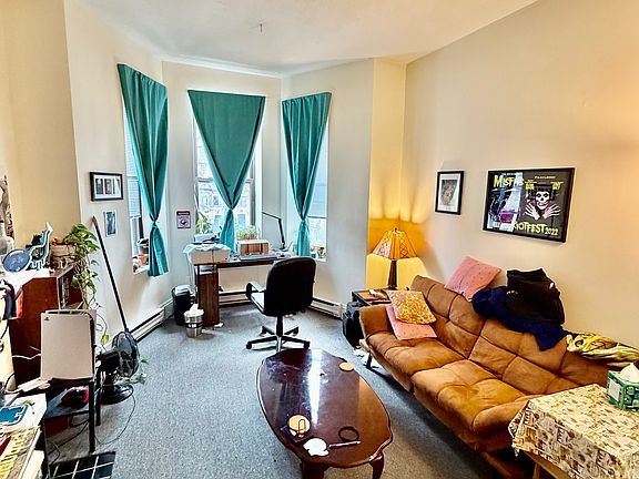 2nd image of 29-33 Wellington St APT 204