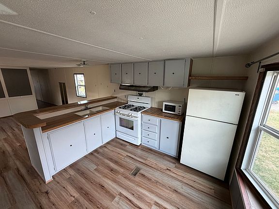 3rd image of 108 Hideaway Ln