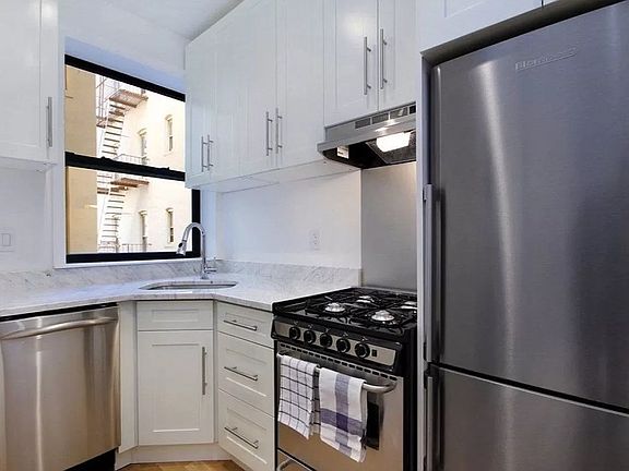 2nd image of 851 Franklin Ave APT 2A