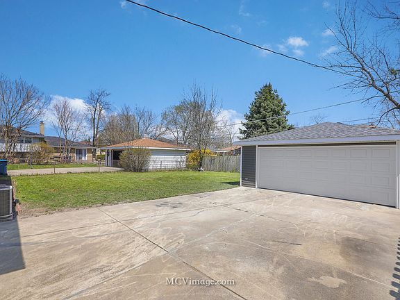 2nd image of 16733 Evans Ave
