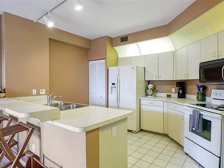 6500 Valen Way #A-305 — Photo 9