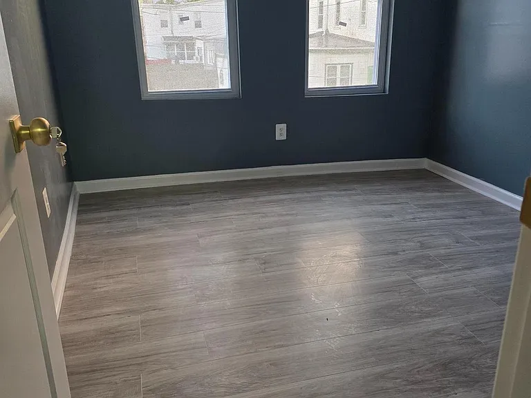 211 Spruce St — Photo 8