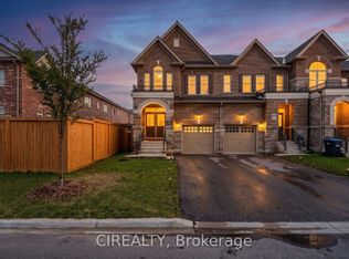 71 Finegan Cir, Brampton, ON L7A 4Z8