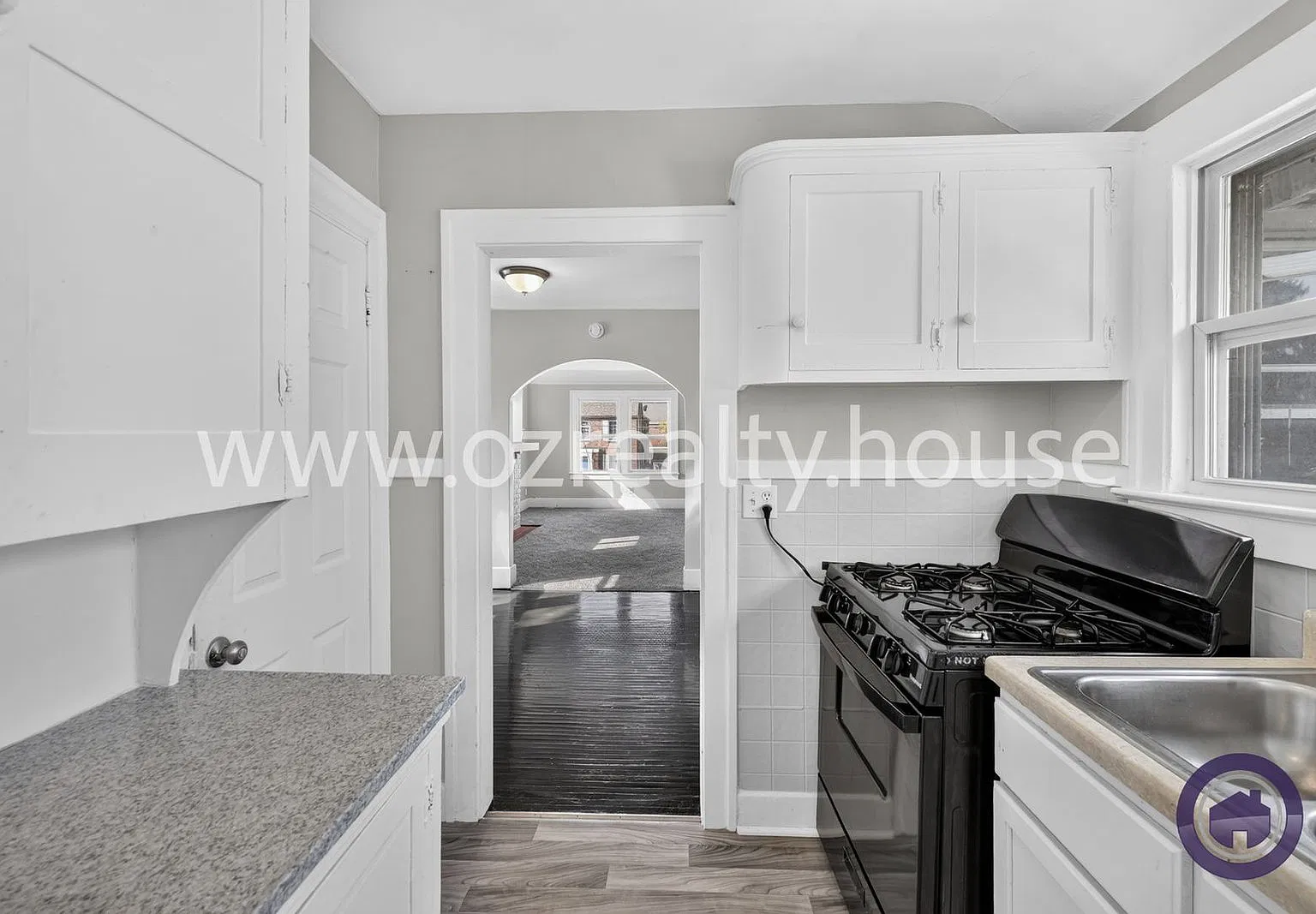 2 bed, 1.0 bath, 924 sqft, $745 — Photo 4