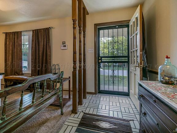 3rd image of 1711 Holly Ln