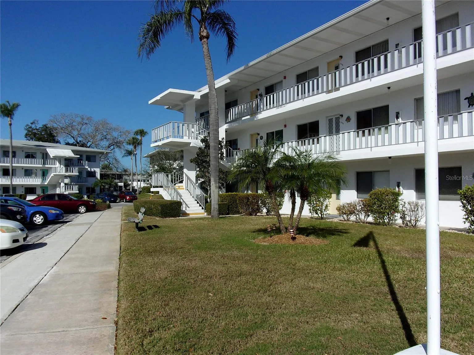 2 bed, 874 sqft, $1,595 — Photo 2