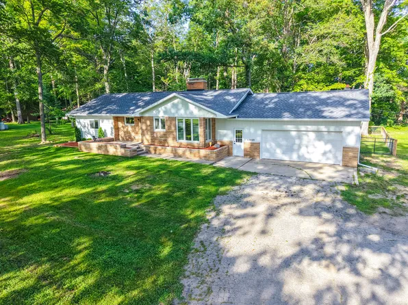 12449 California Rd, Sawyer, MI 49125