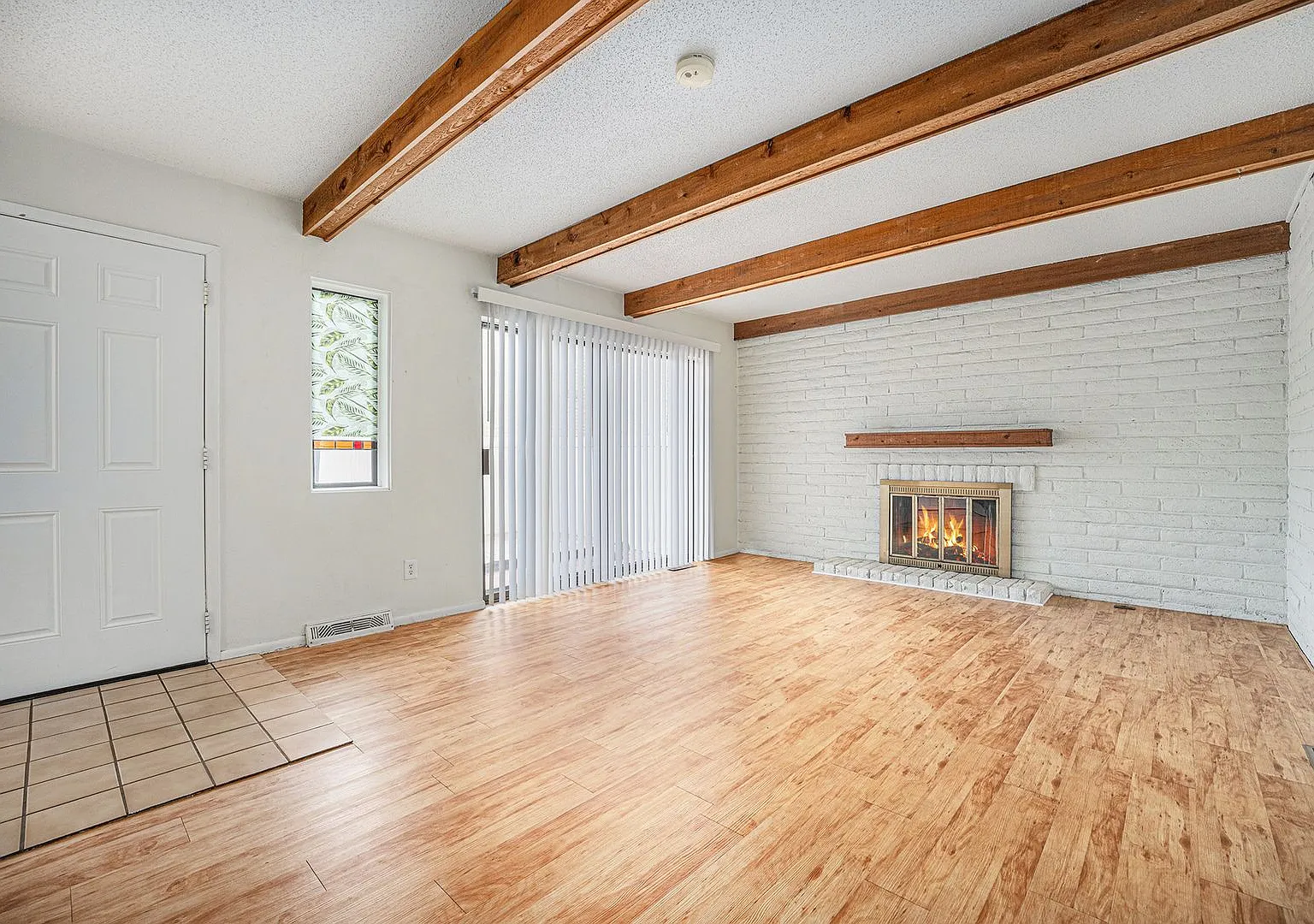 Charming 2 Bedroom 1.5 Bathroom Condo in Southeast Denver available Now! — Photo 2