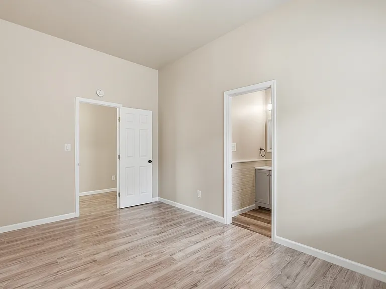 1025 Elliott Ave — Photo 12