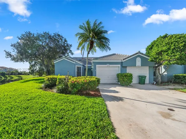 8220 Waterford Ln, Tamarac, FL 33321