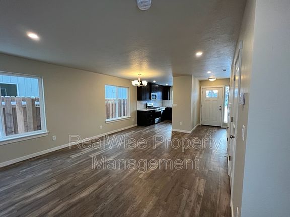 5th image of 661 NE Brookstone Dr