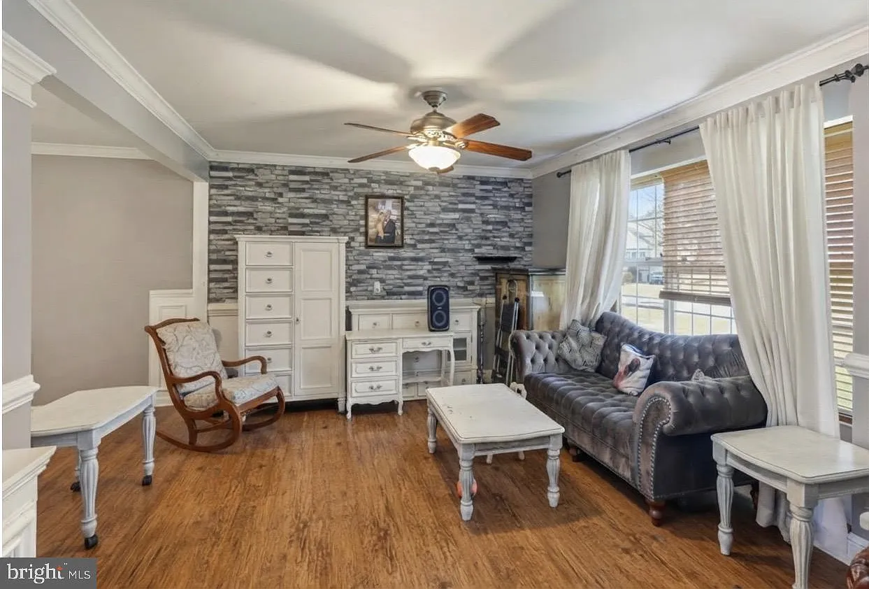 4 bed, 2.5 bath, 2265 sqft, $3,500 — Photo 2