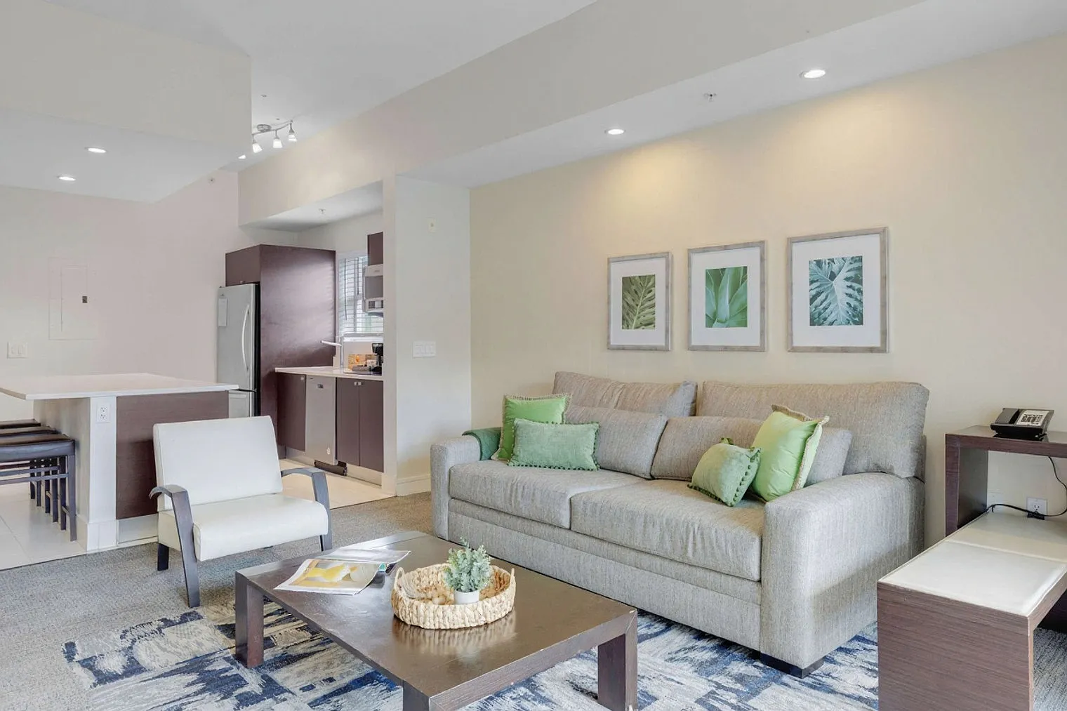 1 bed, 2.0 bath, 990 sqft, $4,456 — Photo 4