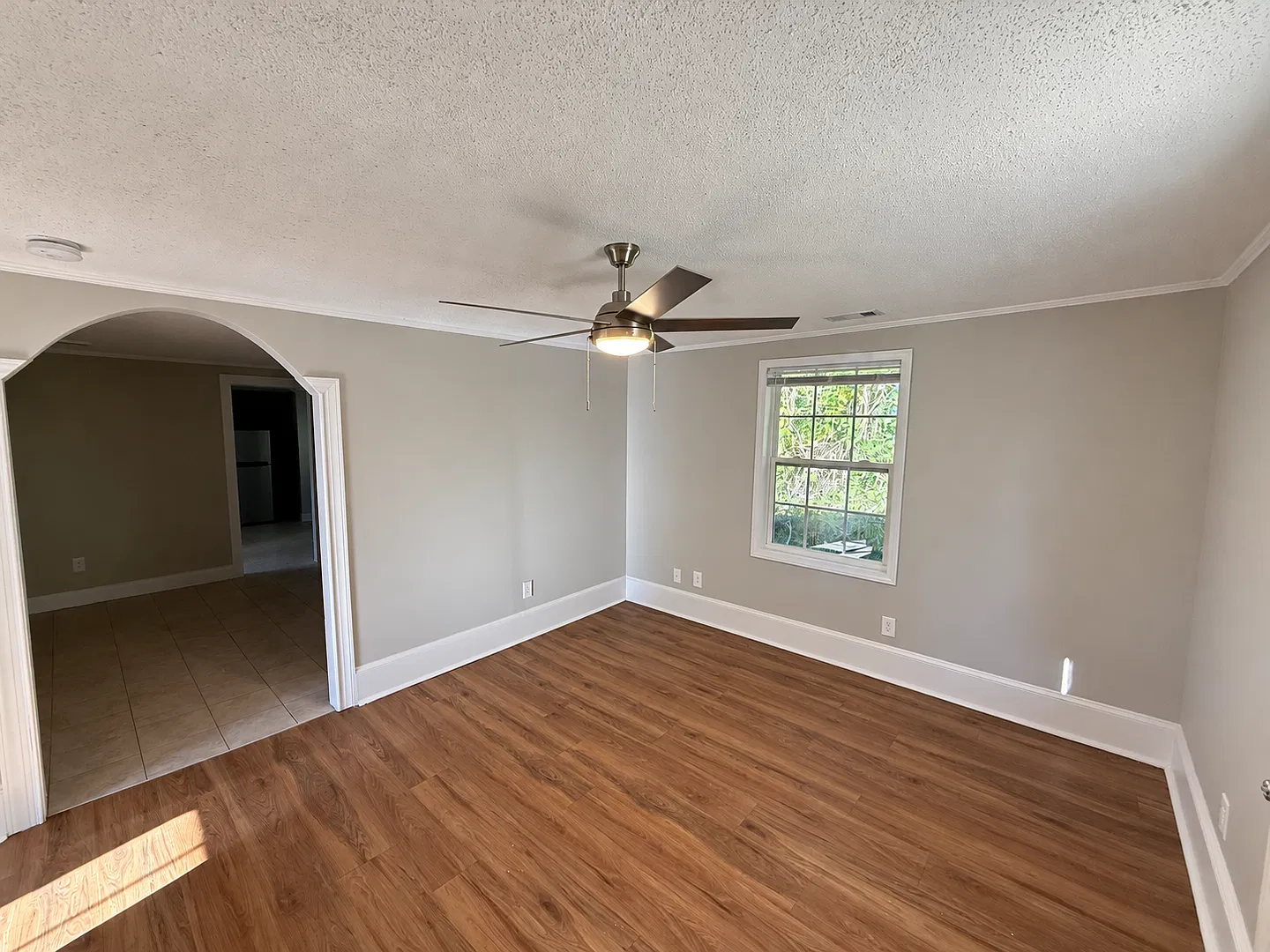 Three bedroom, 1 bath house in Burlington — Photo 2