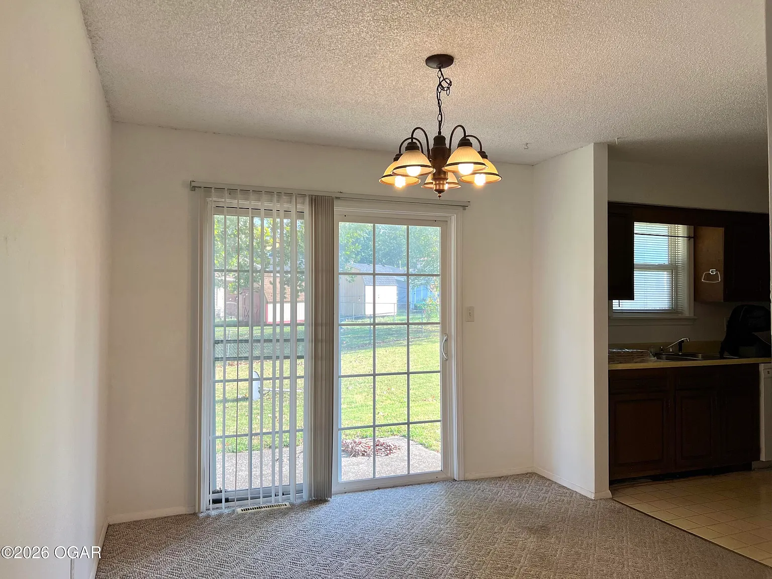 2 bed, 1.0 bath, 990 sqft, $950 — Photo 2